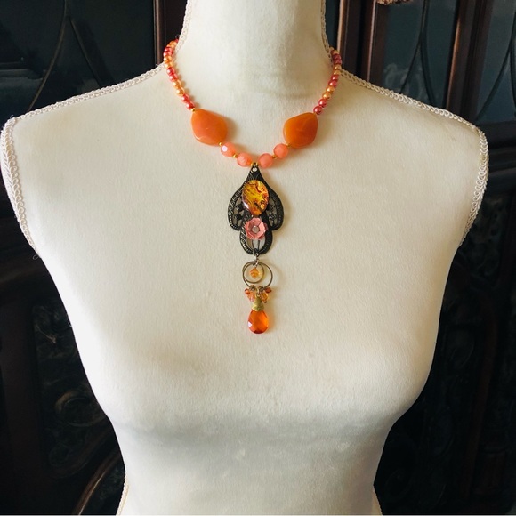 Handcrafted repurpose cabochon filigree pendant Czech glass Pearl necklace - Picture 5 of 9